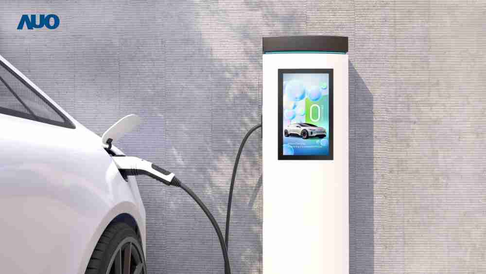 友達〝EVSE車用充電樁解決方案〞專為電動汽車充電樁設計，，，具有高亮度、、克服戶外艱難環境的耐溫、、耐紫外線等特性，，，，並搭載散熱性及擴充性強的高效能工業電腦，，可實現人機互動訴求，，如資訊顯示、、、支付等應用