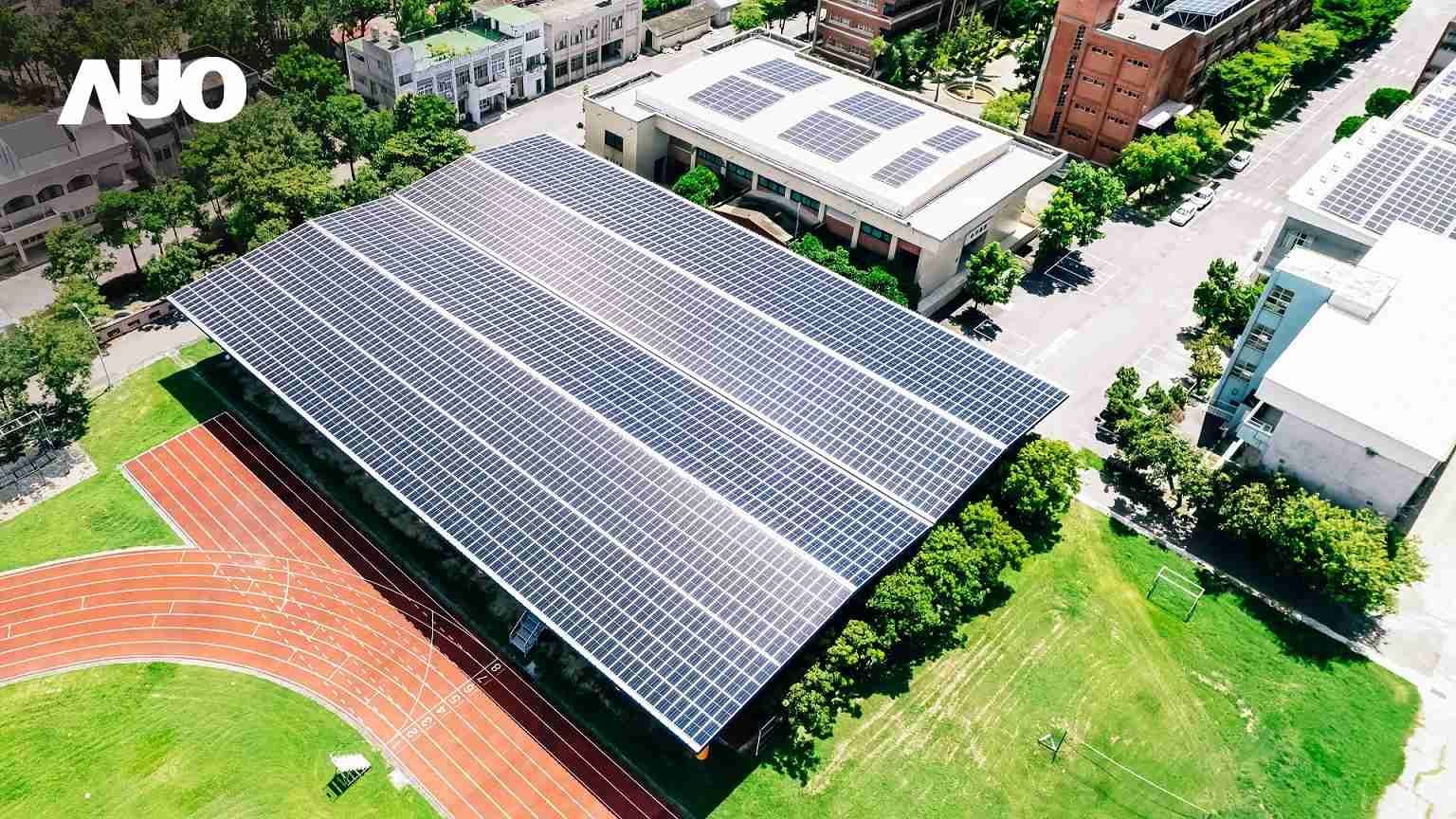 至成国际SunSteel光电整合型浪板具备快速安装、、、轻量化优势，，可提升15%发电效能，，，通过国际IEC与台湾VPC认证安全、、、、防漏、、、耐候标准