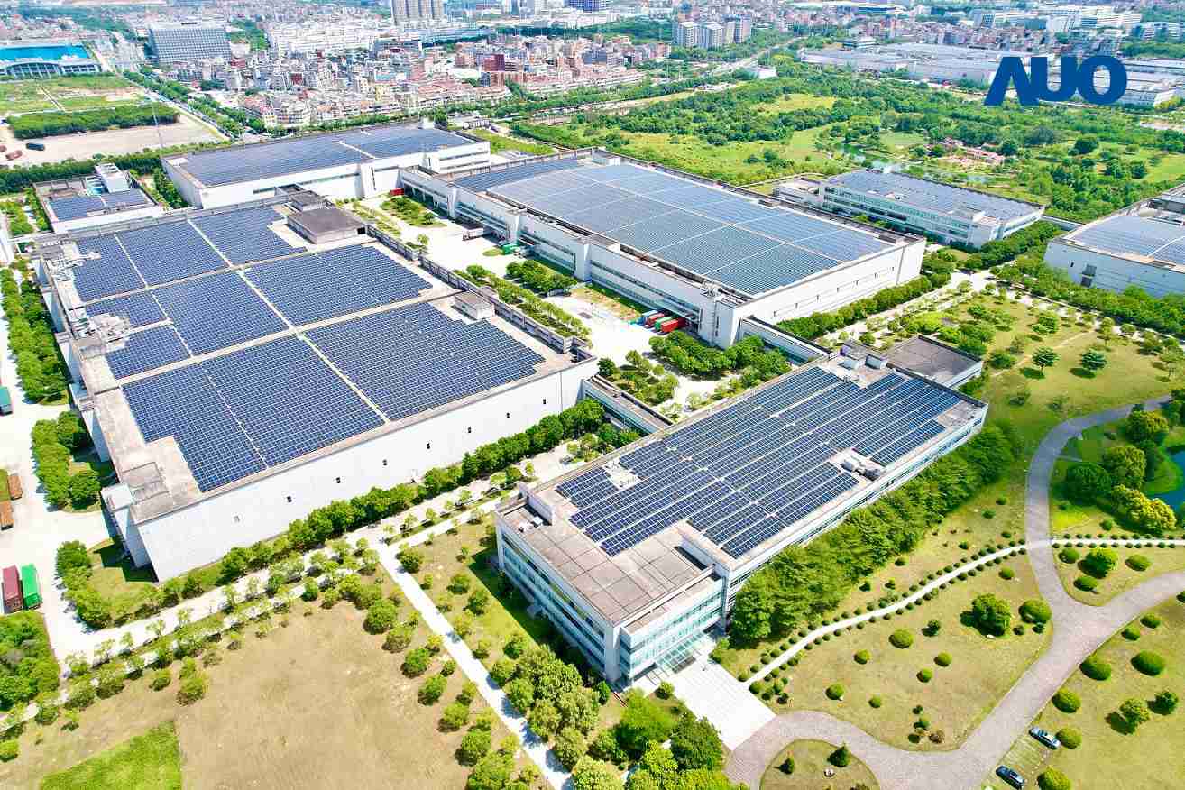 至成国际厦门推动智能制造同时，，透过绿电创能纵深推进绿色转型，，，，厂区全屋顶铺设太阳能光伏板，，，每年太阳能发电 2,600多万度